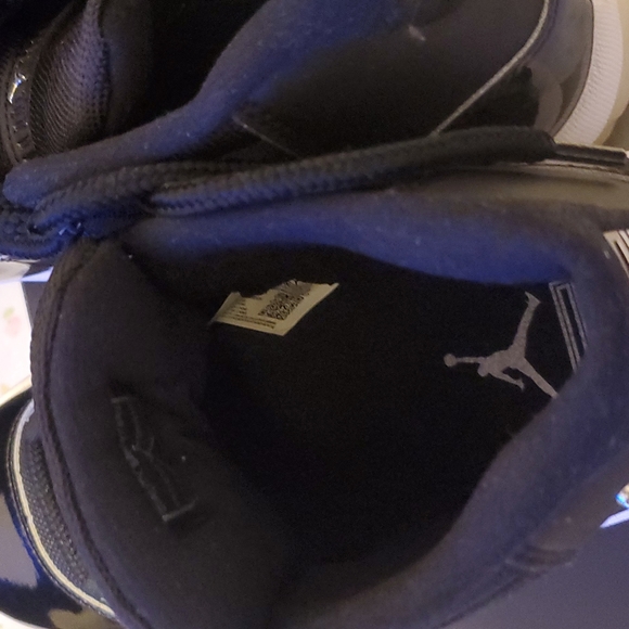 AIR JORDAN 11 RETRO SIZE 8 - Picture 6 of 9